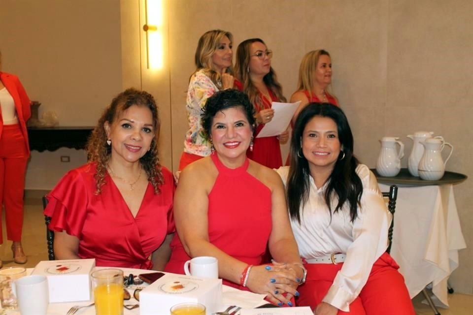 Mine Zúñiga, Paty Antúnez de Dávila y Yuyis Bustamante
