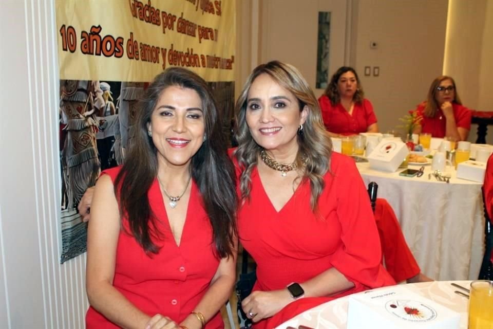Claudia Buenrostro y Gaby Villarreal