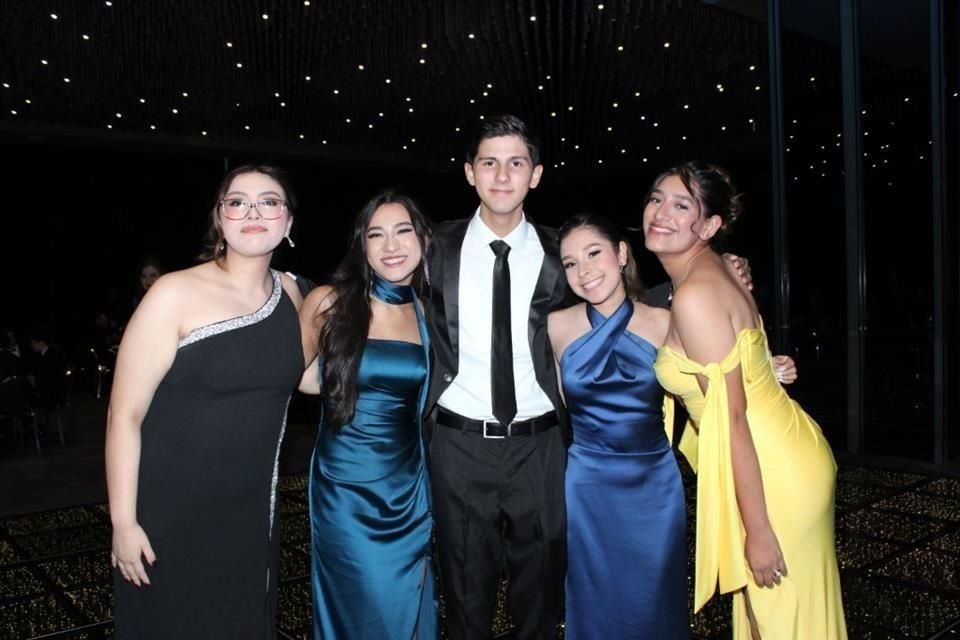 Alondra Contreras, Karla Govea, Gerardo Garza Morales, María Luna y Camila Martínez