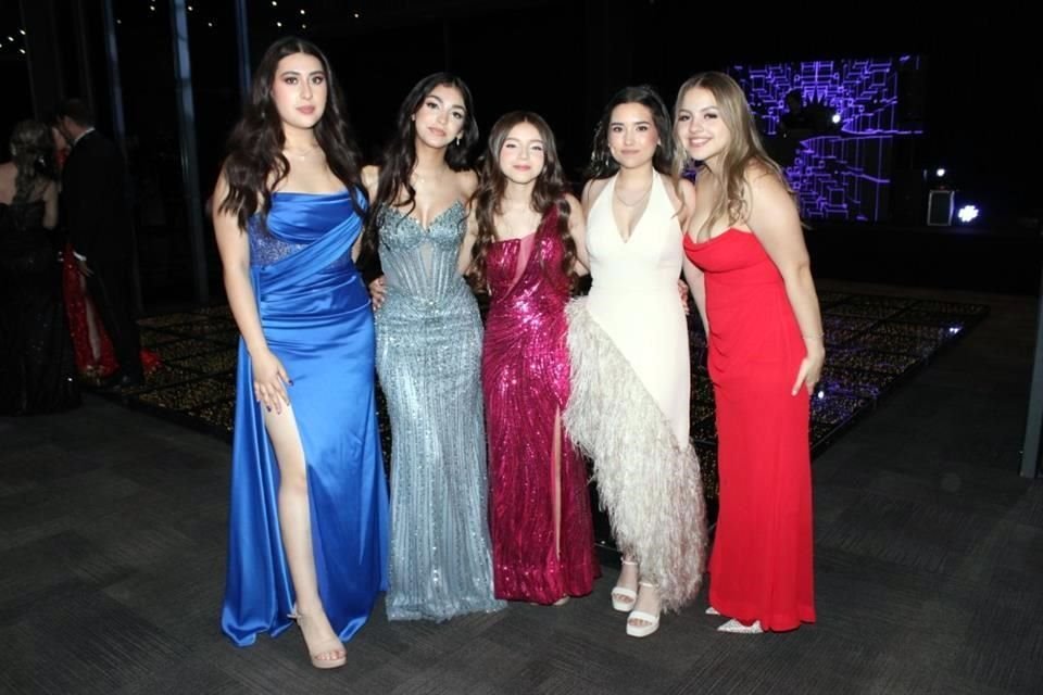 Andrea Cabral, Gabriela Guajardo, Linda Camila, Rebeca Martínez y Sofía Leyva