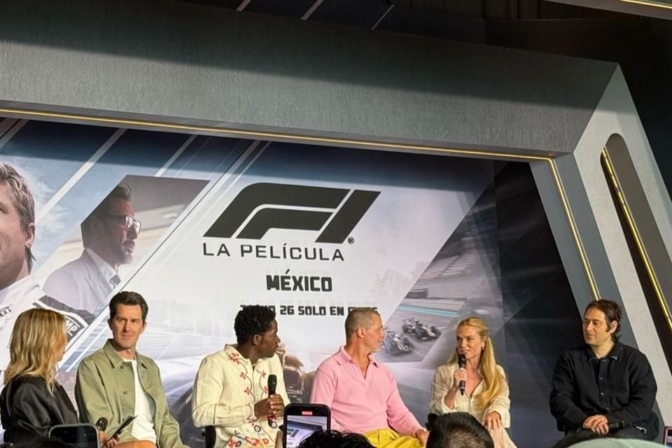 Joseph Kosinski explicó que desarrollaron un sistema de cámaras muy pequeñas y ligeras, colocadas dentro de un monoplaza.