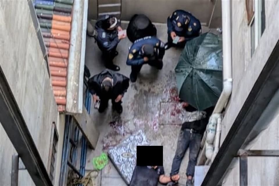 De acuerdo a los reportes, los miembros de la agrupación cayeron en un montacargas con sus instrumentos.