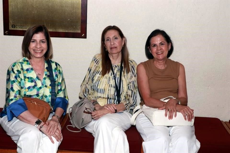Martha Barraza, Maríua Luisa González y Paloma Castro