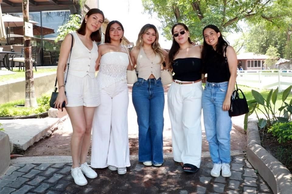 Pamela Espinosa, Daniela Lozano, Bianca Pérez, Mariana Suárez y Maru Zárate