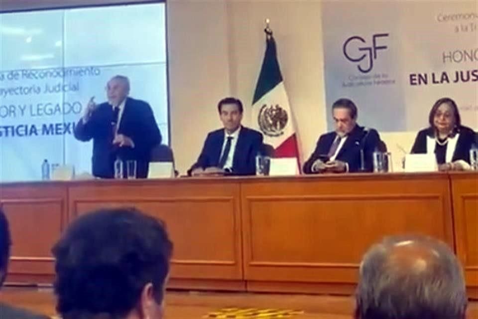 El presídium estaba integrado por la Ministra Presidenta Norma Piña, los Ministros Javier Láynez y Jorge Pardo, y los consejeros Alfonso Montalvo y Lilia Mónica López.