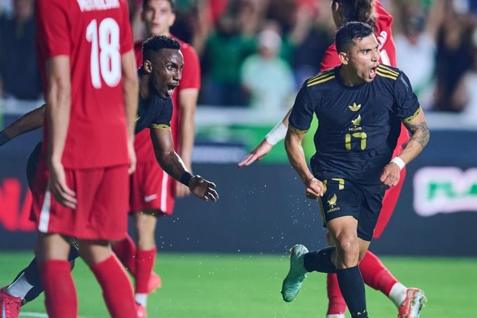 Orbelín Pineda marcou duas vezes, embora o primeiro gol tenha sido anulado por impedimento.