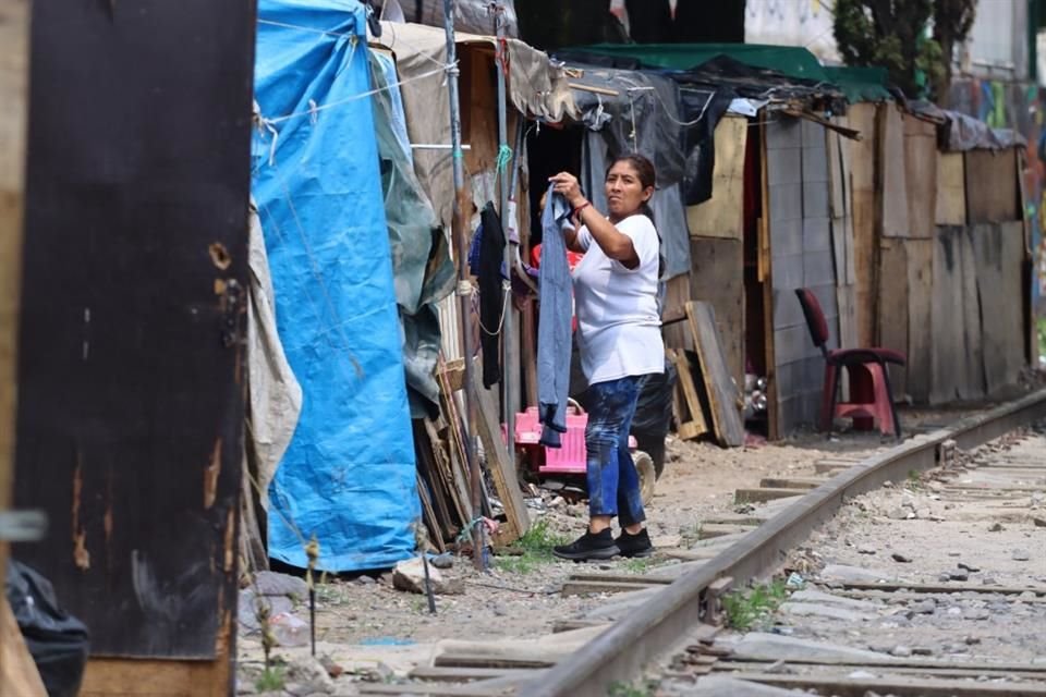 Según los propios ocupantes, en el sitio hay hasta 100 casas autoconstruidas donde viven 300 personas.