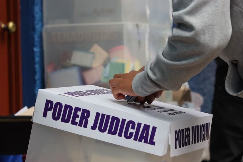 El 28 de mayo, el IECM aplicó procedimientos especiales sancionadores hacia 51 aspirantes, mientras que el 4 de junio, interpuso la misma medida a 13 contendientes.