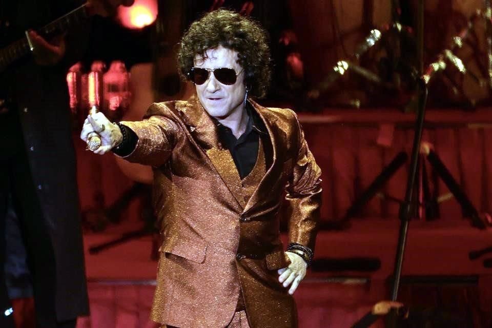 Enrique Bunbury en el Auditorio Citibanamex durante su gira Pequeño Huracán Ambulante 2025.
