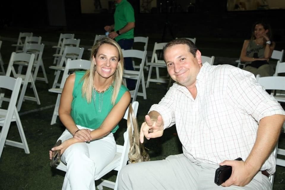 Luly de Lozano y Diego Saldívar