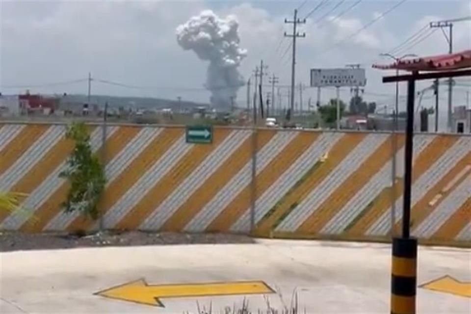 Los servicios de emergencia llegaron cuando las detonaciones aún no cesaban, pero lograron ingresar y poner a salvo a nueve trabajadores. 