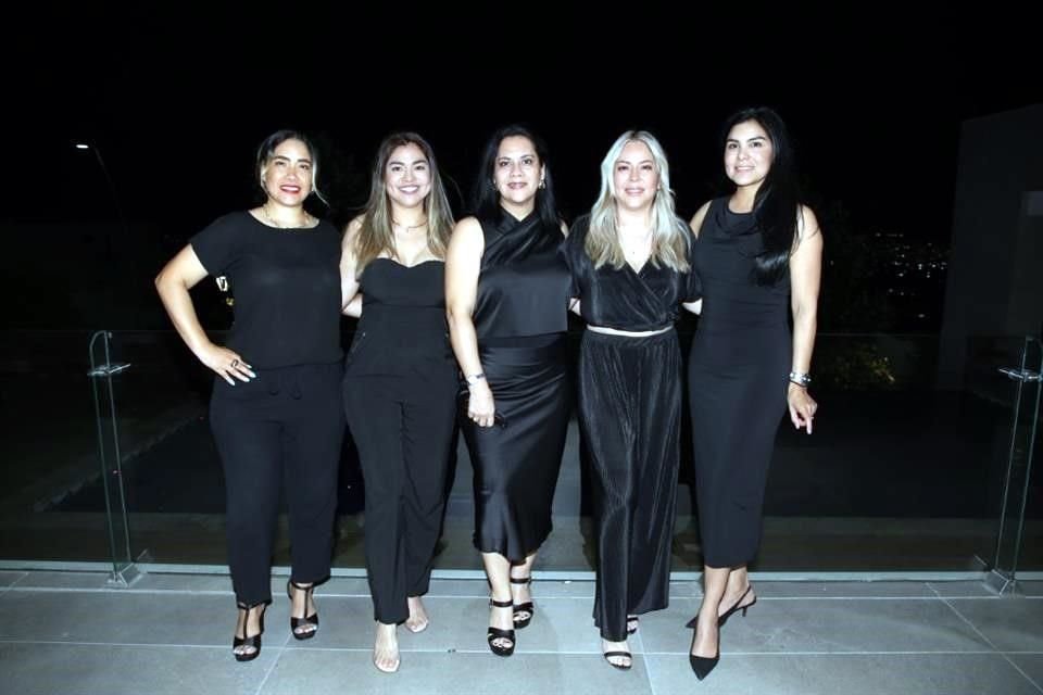 Olympia Martínez, Nancy Macías, Sandra Estrada, Anett Macías y Helena Reyna