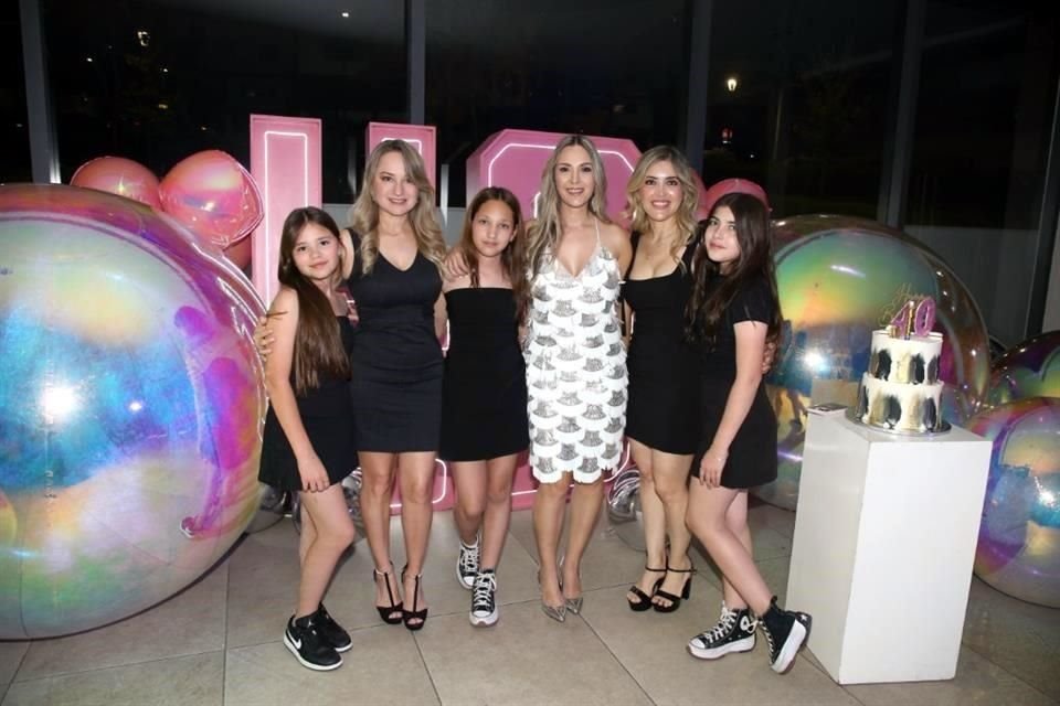 Dany García, Denisse Contreras, Renata Cuéllar, Sally Acuña, Perly Rivera y Sara Tamez