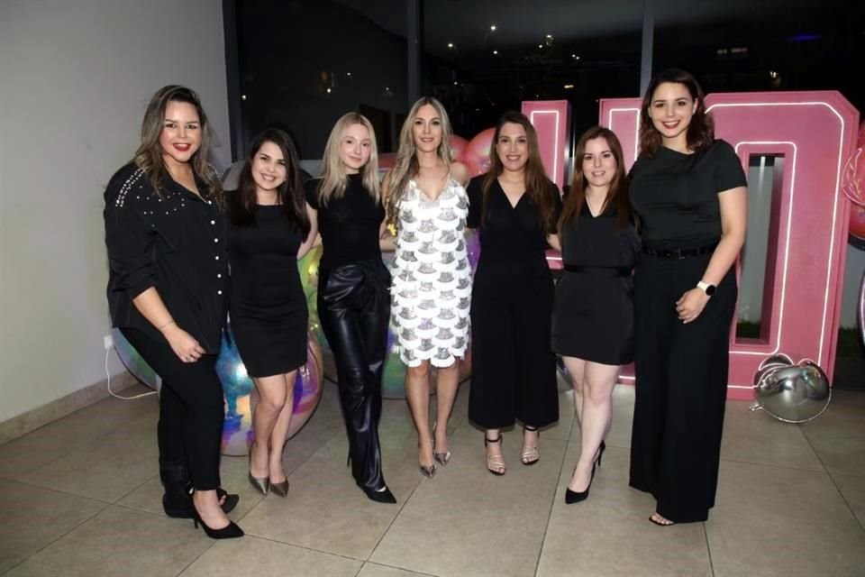 Alicia Manzo, Nancy Villarreal, Jakelyn Rodríguez, Sally Acuña, Jéssica Acuña, Vanessa Moncayo y Andrea Manzo