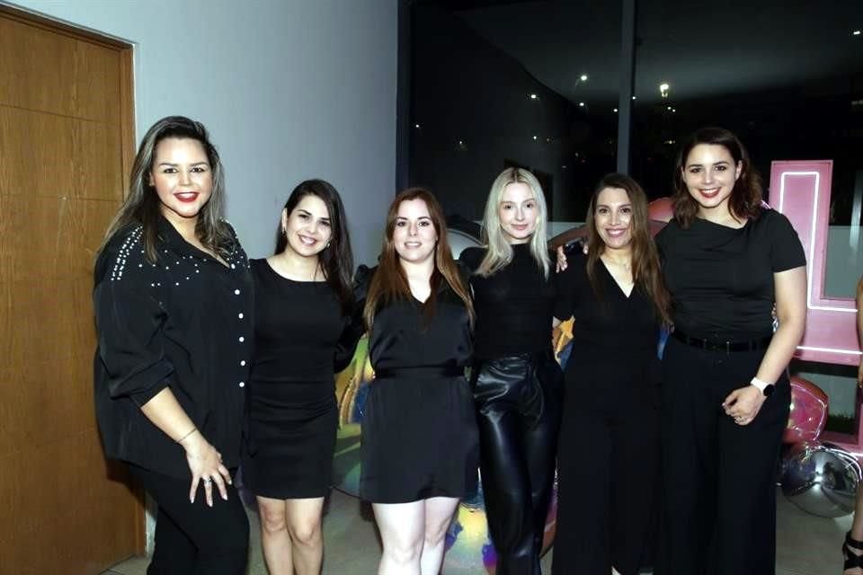 Alicia Manzo, Nancy Villarreal, Vanessa Moncayo, Jakelyn Rodríguez, Jéssica Acuña y Andrea Manzo