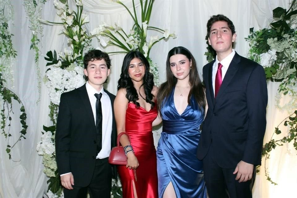 Rodrigo Mendiburu, Mónica Martínez, Mariana Martínez y Daniel Neira
