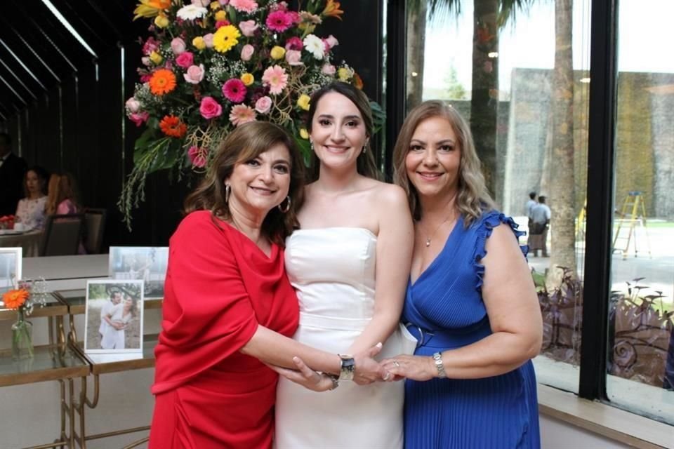 Marcela Quiroga de Zambrano, Daniela Ibarra y Rosy Acevedo