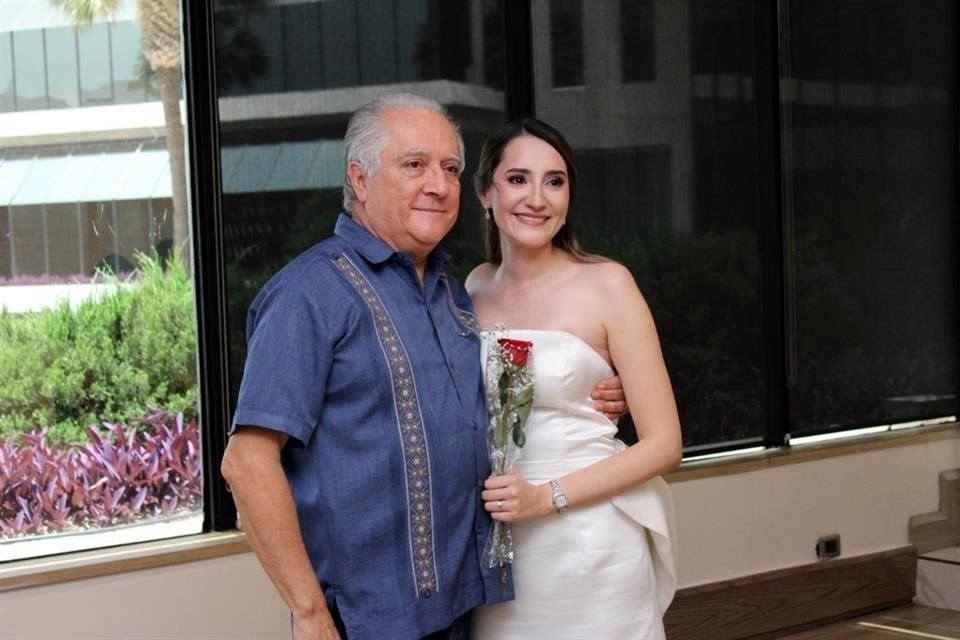 CON SU PAPÁ José Luis Ibarra Rodríguez y Daniela Ibarra