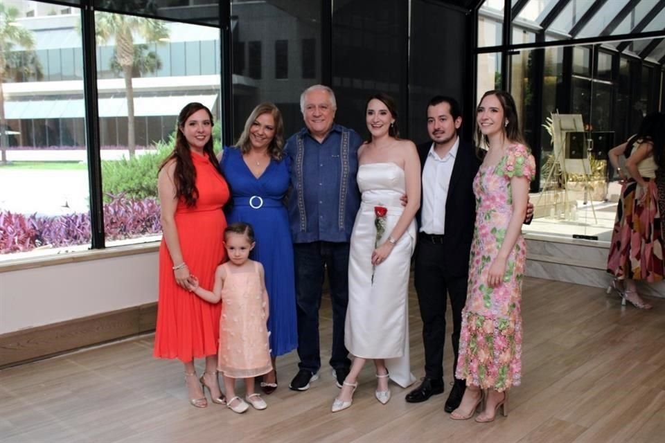 Diana Ibarra, Paulina Garza Ibarra, Rosy Acevedo, José Luis Ibarra Rodríguez, Daniela Ibarra, Ricardo Zambrano y Denisse Ibarra