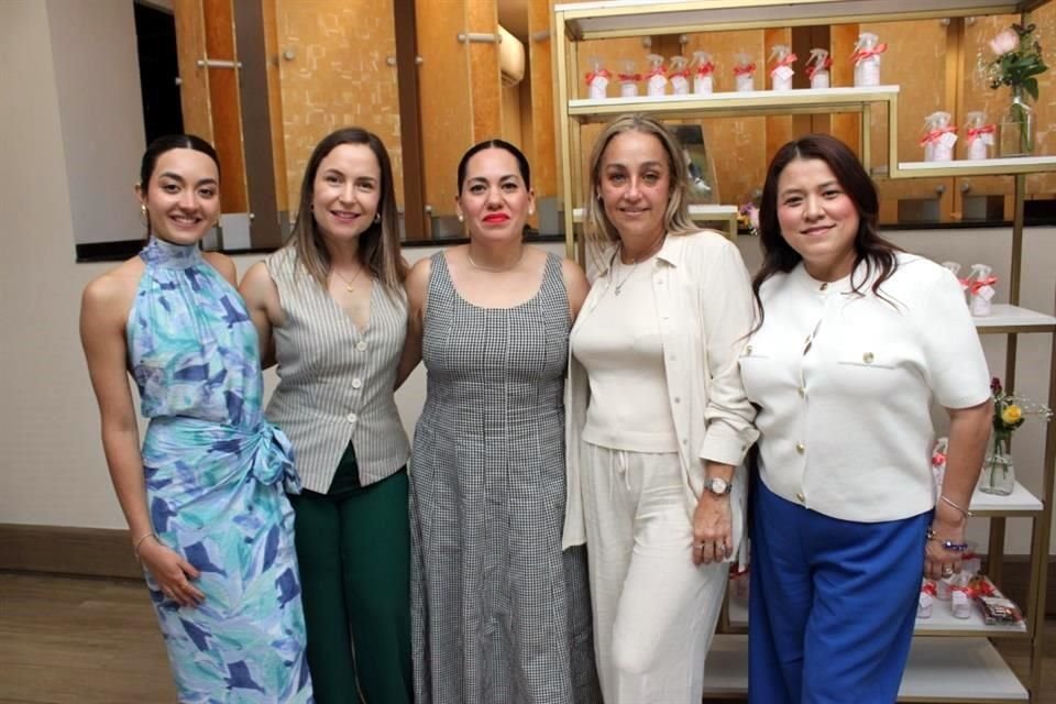 Marcela Zambrano, Andrea Zambrano, María Peraza, Julie Alcocer de Zambrano y Ale Charles