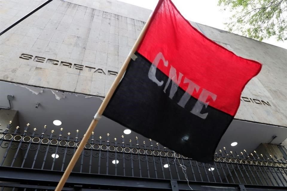 La CNTE exige la abrogación de la Ley del ISSSTE de 2007.