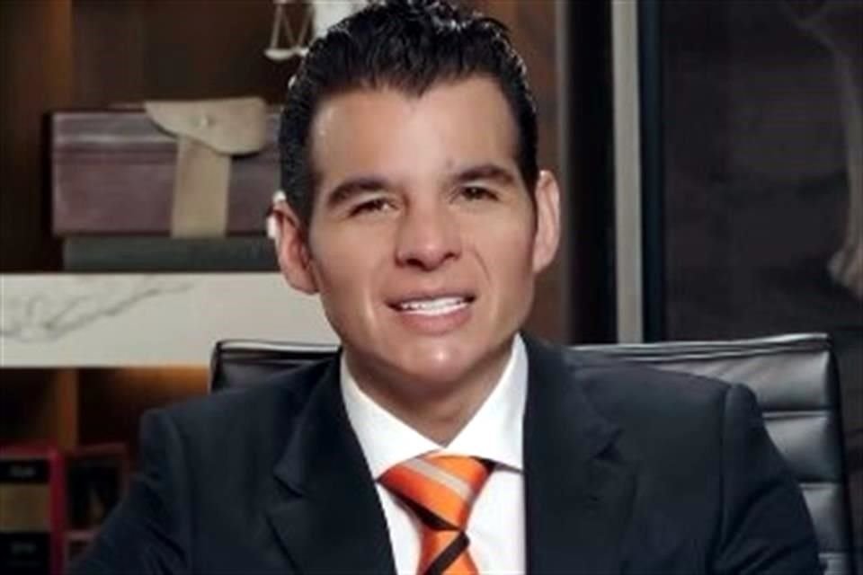Miguel Flores.
