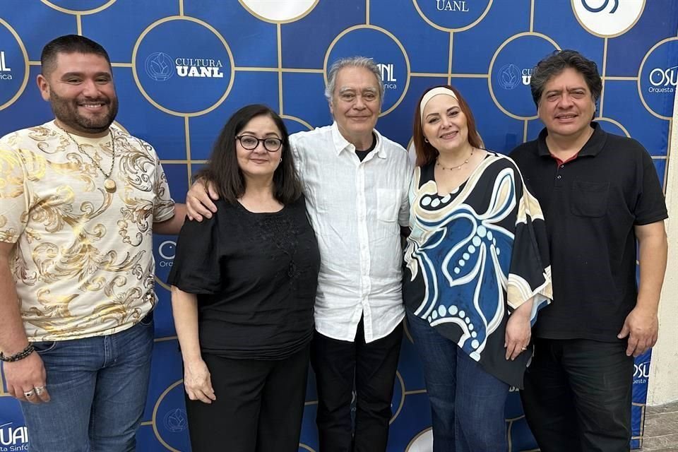 Daniel Vargas (izq. a der.), Ivet Pérez Mazón, Eduardo Diazmuñoz, Yvonne Garza y Rafael Blásquez.