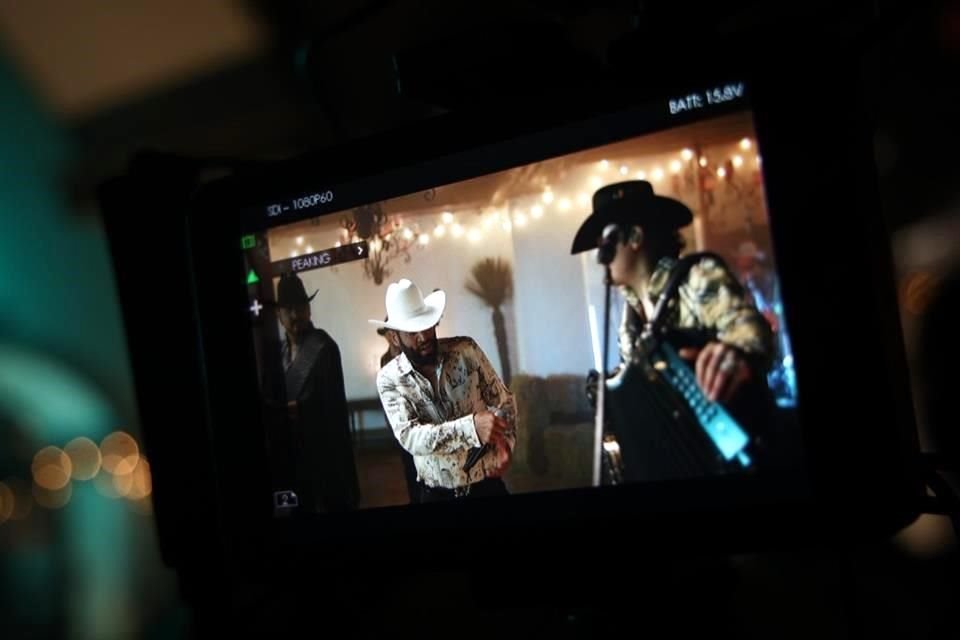 La nueva producción musical de Los Dos Carnales y Pancho Barraza incluye 12 temas, los cuales fueron realizados en Monterrey.