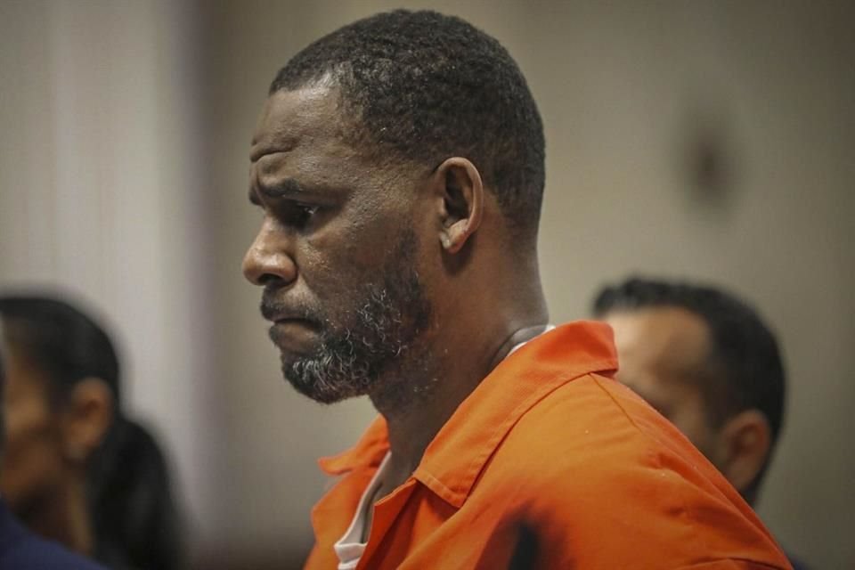 Los abogados del rapero R. Kelly pidieron su liberación inmediata tras revelar un supuesto complot para asesinar al intérprete en prisión.