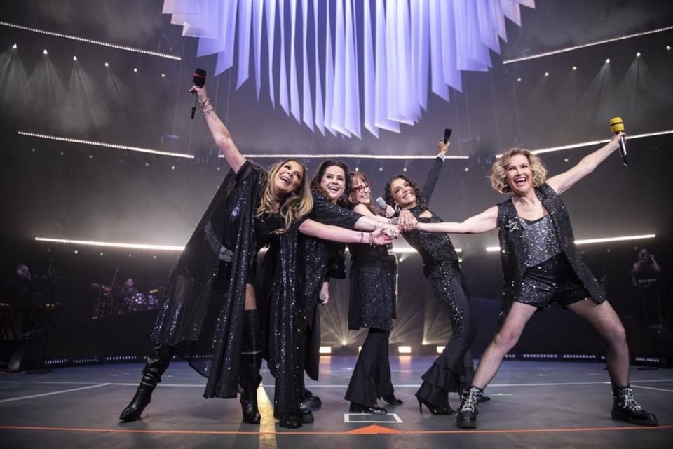 Cada vez que cantan juntas 'Cómo Te Va Mi Amor', las cinco integrantes se encuentran en un momento tan emotivo que se les eriza la piel e incluso lloran.