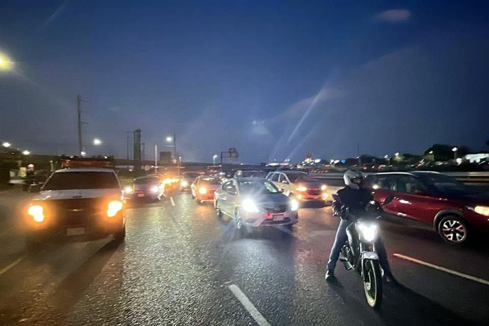 Los manifestantes bloquearon la Avenida Constitución.