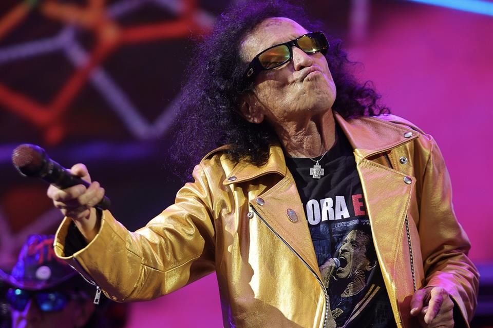 El rockero Alex Lora, líder de la banda El Tri, reprochó las redadas a migrantes en Estados Unidos y que quiten visas a artistas mexicanos.