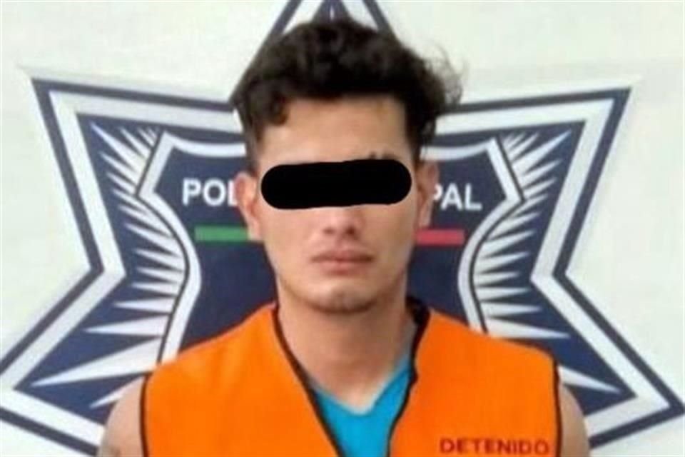 Luis Carlos Z. de 28 años, fue detenido portando una pistola escuadra Glock de calibre 9 milímetros.