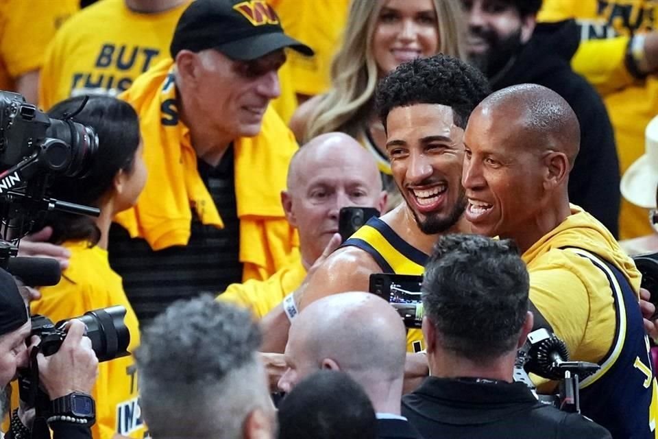 Reggie Miller feliz por el triunfo de este miércoles.