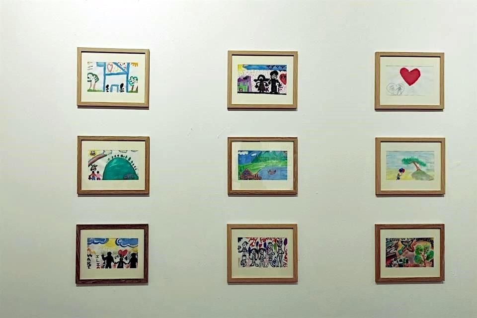 La expo 'Orgullo resiliente' se exhibe en la planta baja del Palacio Municipal de Monterrey.