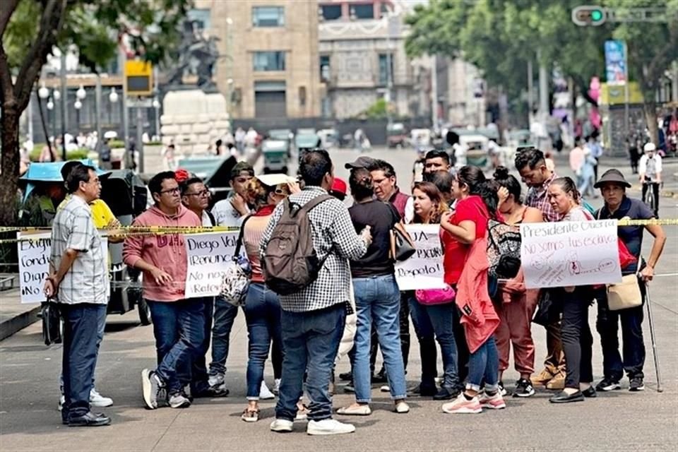 En Avenida Juárez, paristas cerraron la circulación a manera de protesta.