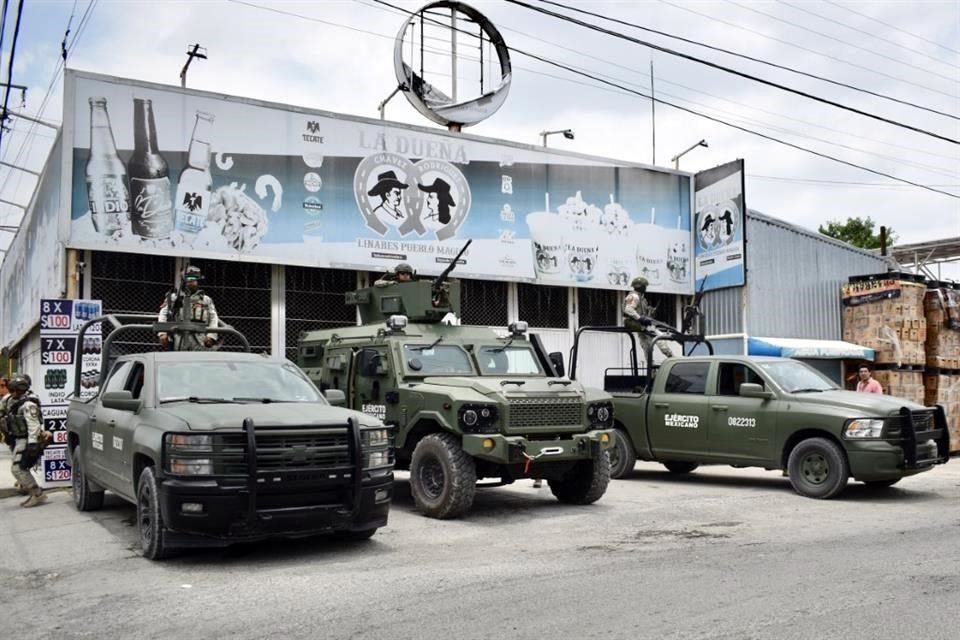 El municipio de Linares es resguardado por elementos militares tras la detención del titular de seguridad y sus escoltas.