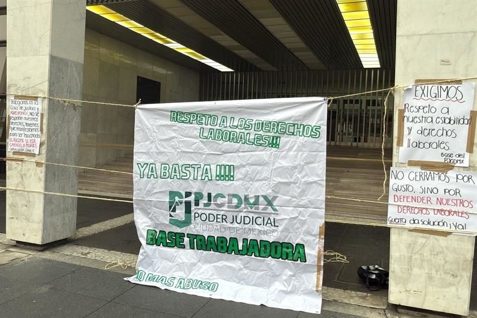 A pesar del intento de reventar el paro con el envío de un grupo de choque este jueves volvieron a cerrar los edificios.