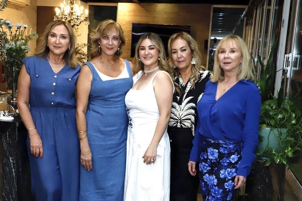 Lisa González de Andonie, Ana Georgina González de Gámez, Virginia González Little, Martha Little y Patricia González