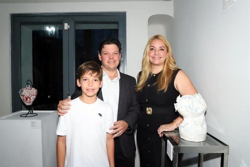 Eugenio Martínez Flores, Marcelo Martínez y Daniela Flores de Martínez