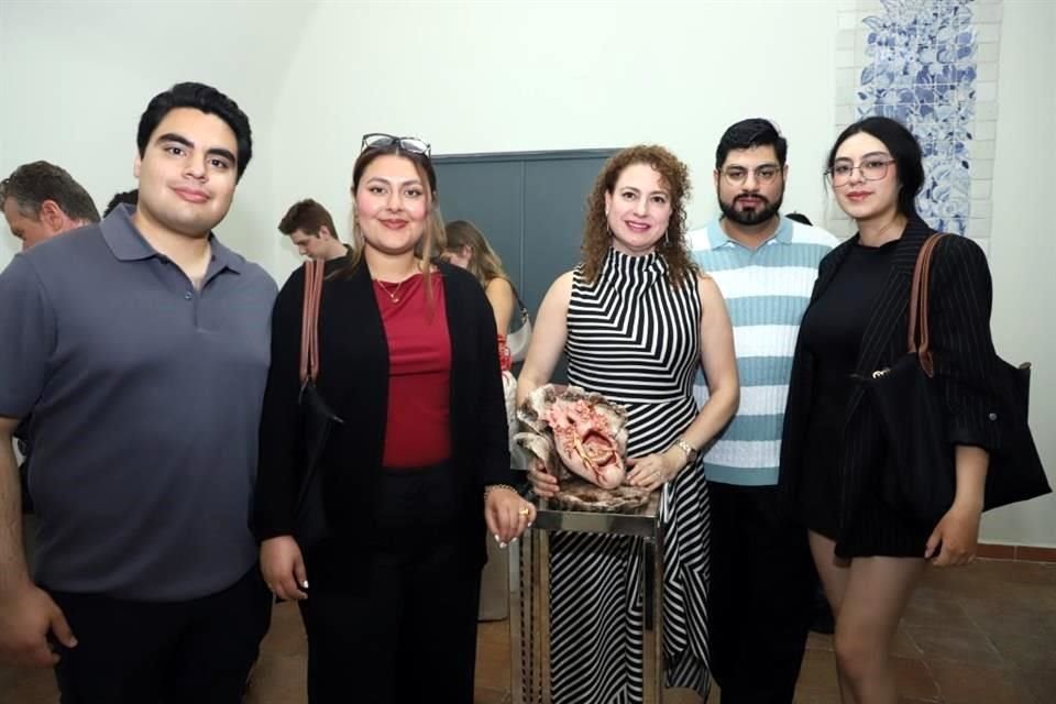 Luis García, Paola Ventura, Lupita Martínez, Víctor García y Nallely García