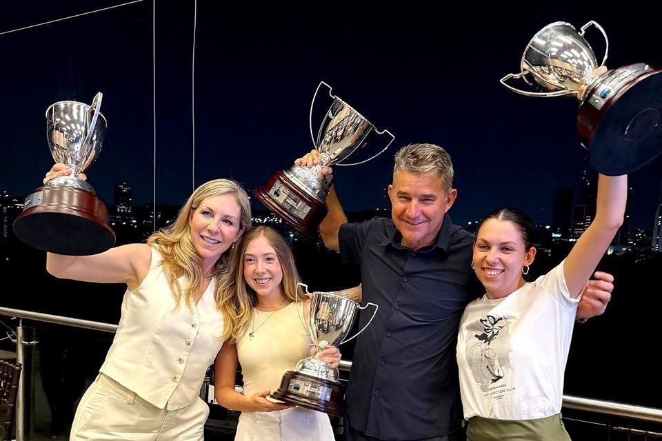 Cecilia Ibarra de Guerra, Melissa Marroquín de Bremer, Andrés Guerra y Caty Ibarra