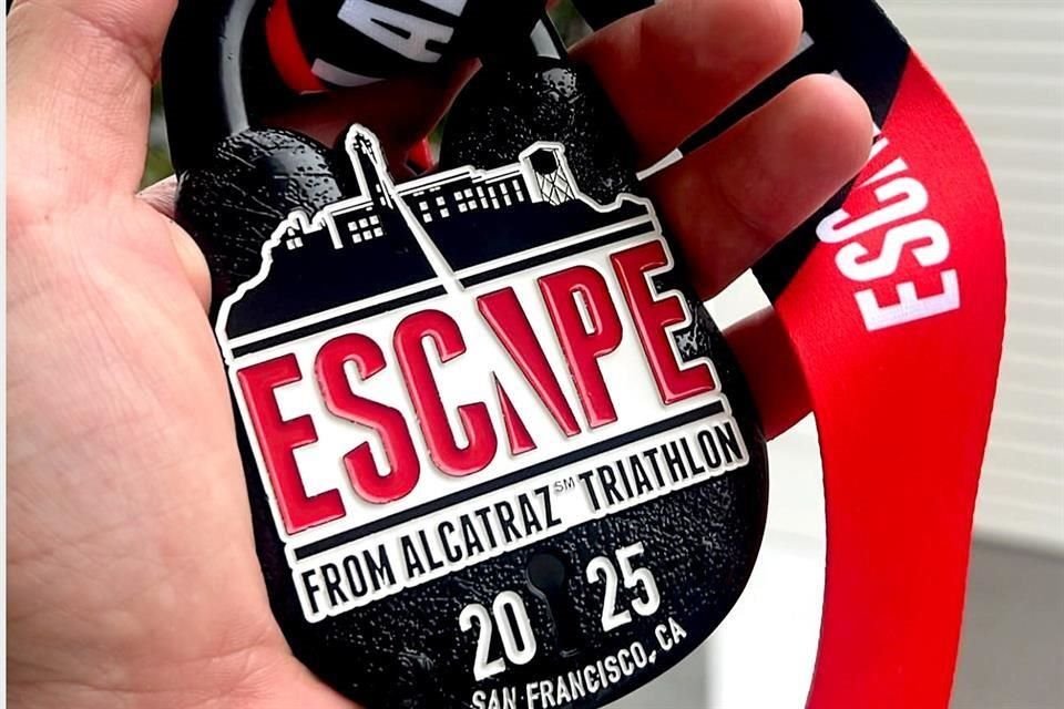Medalla por terminar el Triatlón Escape from Alcatraz