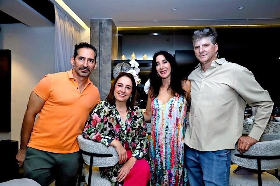 José Aviña, Maricarmen Martínez de Ortiz, Cristina Elizondo de Torres y Carlos Torres