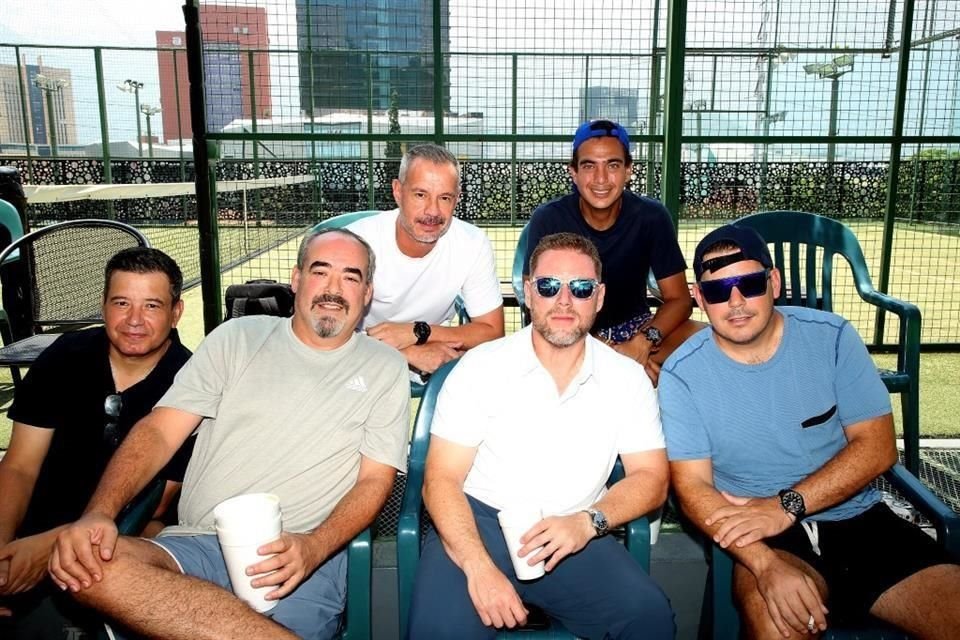 Chelo Salinas, José López, Carlos Chavarría, Rafael Candanedo, Luis Cordero y Carlos Torres
