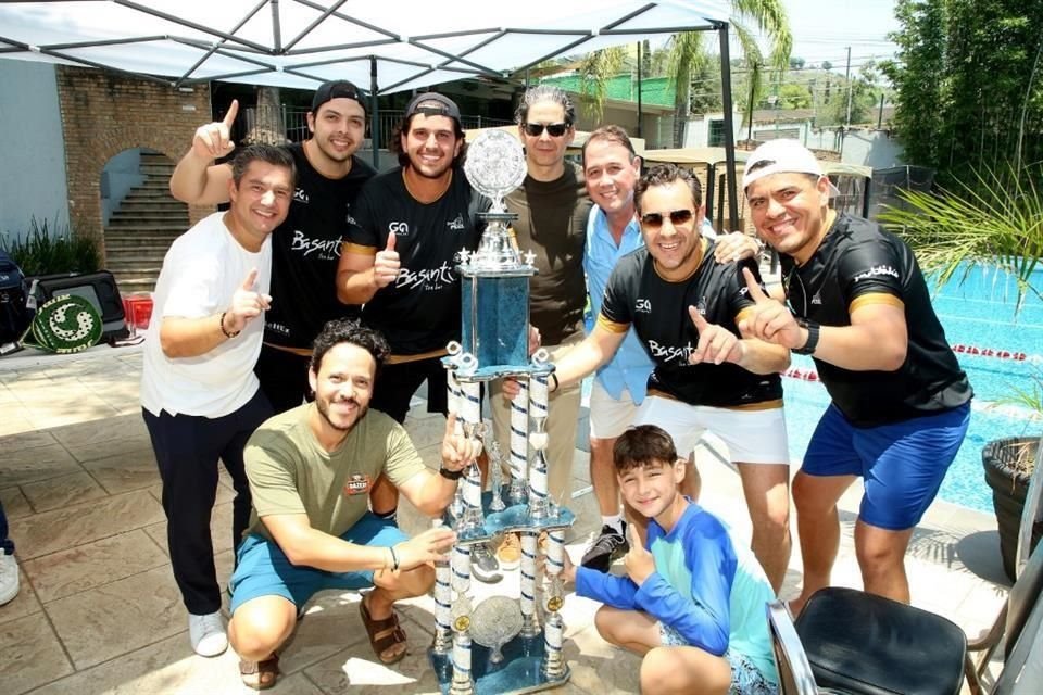 Alejandro Calles, Juan Fuentes, Alejandro Galvan, Alejandro Valdez, Jorge Martinez, Paulina Sarabia, Mauricio del Alto, Jorge Tamayo y Paulino Sarabia Jr