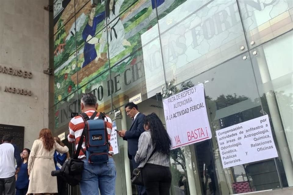 Trabajadores mostraron su apoyo al aumento salarial del 10 por ciento y no del 5 que les otorgaron.