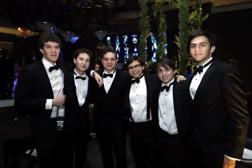 Sebastián Elizondo, Santi Lozano, Mateo López, Gera Castillo, Mau Salinas y Rodrigo Balmori
