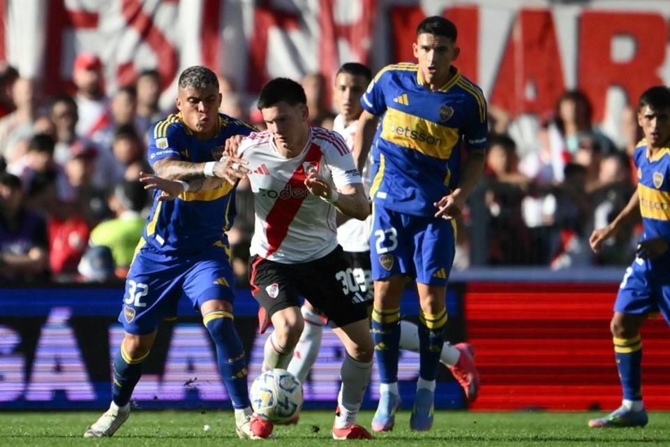 Ayrton Costa (32) se perdería el Mundial de Clubes.