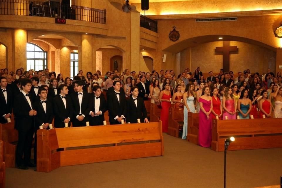 Alumnos de preparatoria del ASFM.<br>